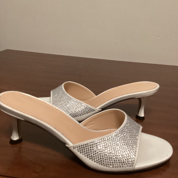 J.CREW LEATHER SLIP ON SANDALS WITH KITTY HEELS WITH SILVER RHINESTONE SZ 6.5 - Picture 7 of 11